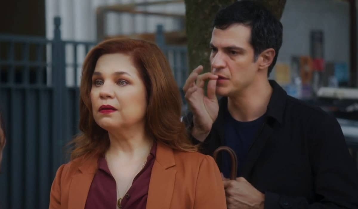 Jonas chega bêbado em casa e pede divórcio a Helena em Elas por Elas