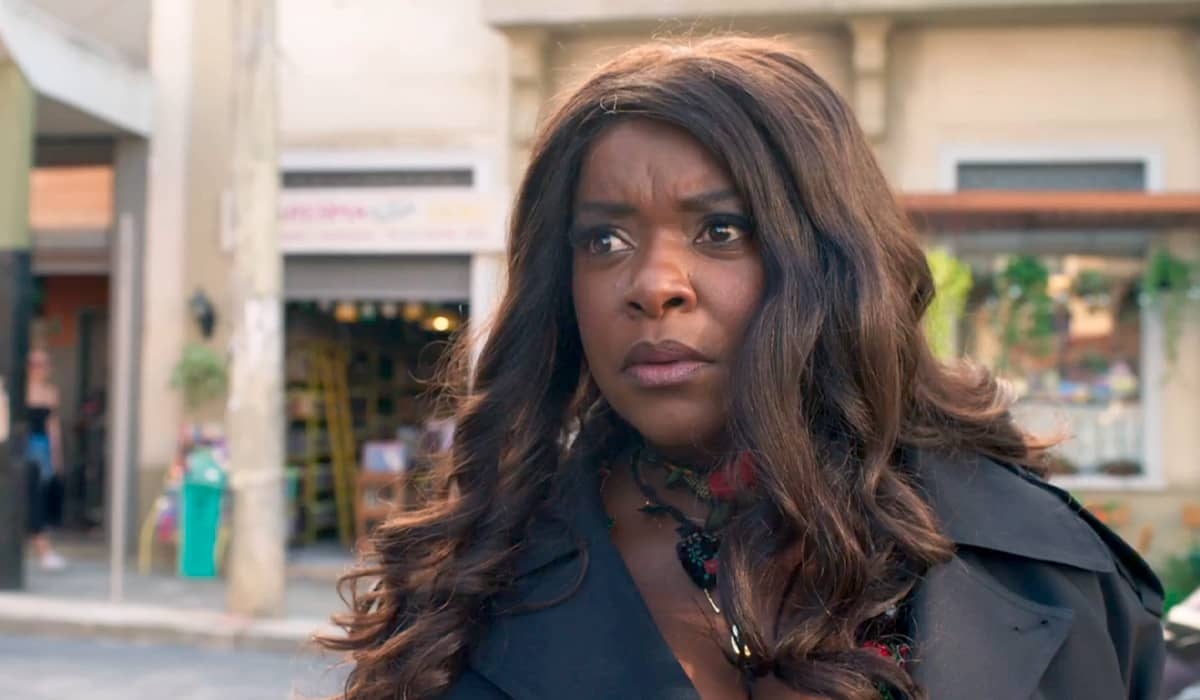 Maria Navalha é surpreendida com festa no Beco do Gambá em Fuzuê