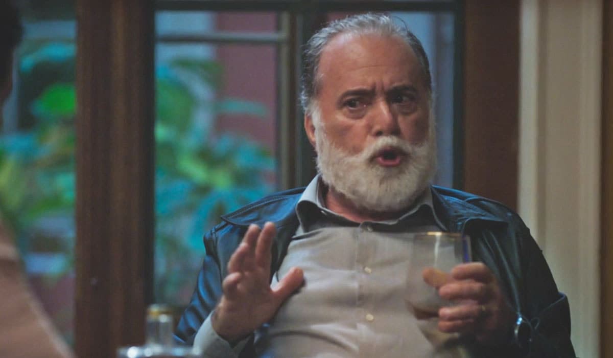 Antônio sente o peso da idade durante fuga tensa da prisão em Terra e Paixão