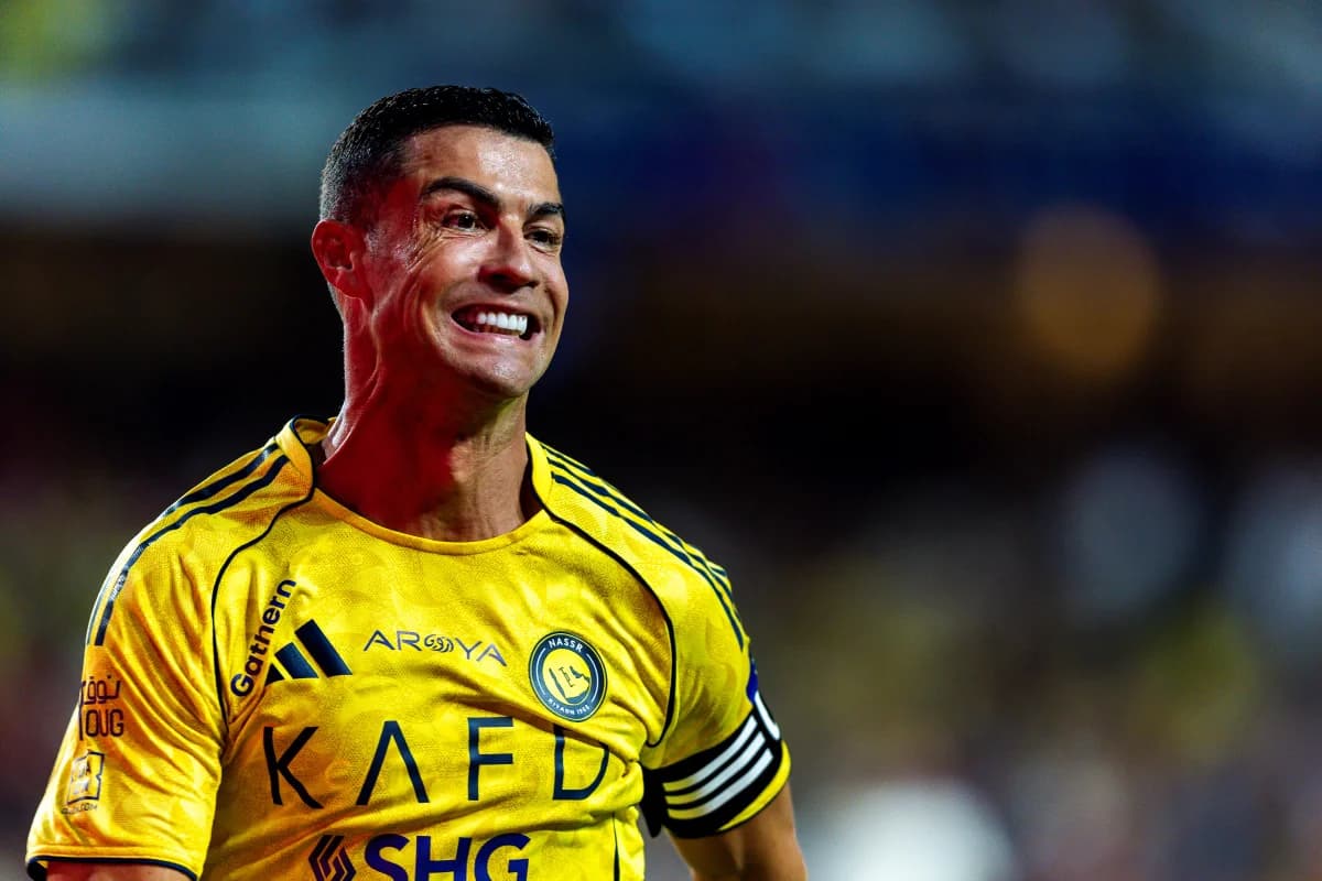 Cristiano Ronaldo renova com Al-Nassr e se torna o primeiro jogador bilionário do futebol