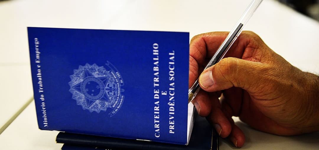 Desemprego recua para 5,6% e atinge menor patamar da história, aponta IBGE