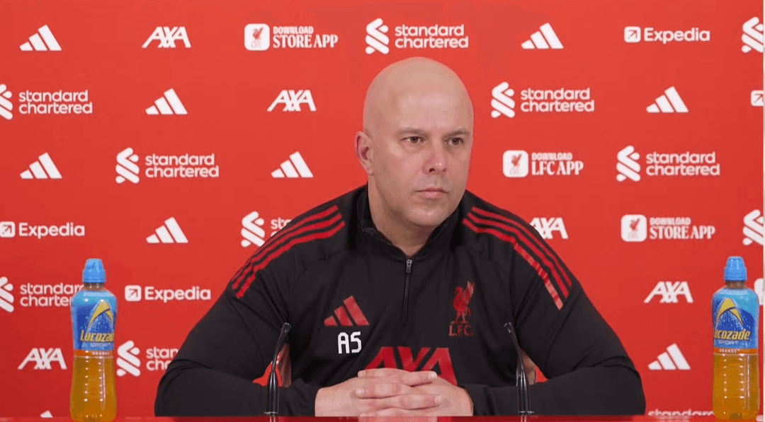 Liverpool: Arne Slot atualiza situações de Isak, Frimpong e Endo