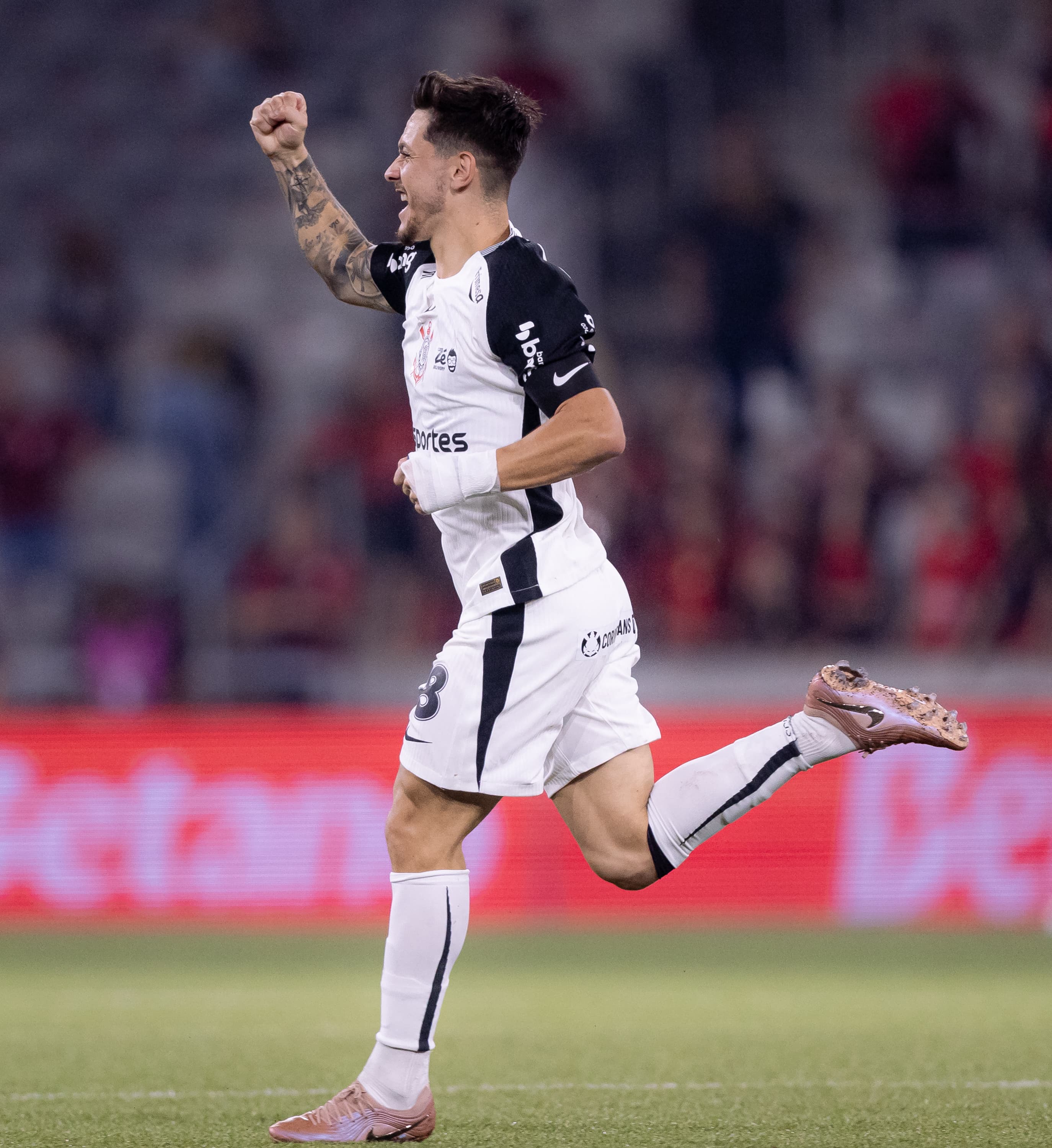 Corinthians suporta pressão e vence Athletico-PR pelo Brasileirão 2026