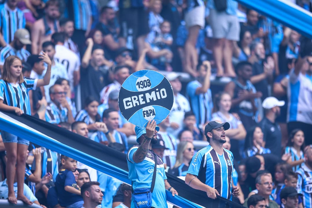 Ao Vivo: Grêmio abre vantagem contra o Internacional no Grenal 450 com brilho de Enamorado e expulsão polêmica