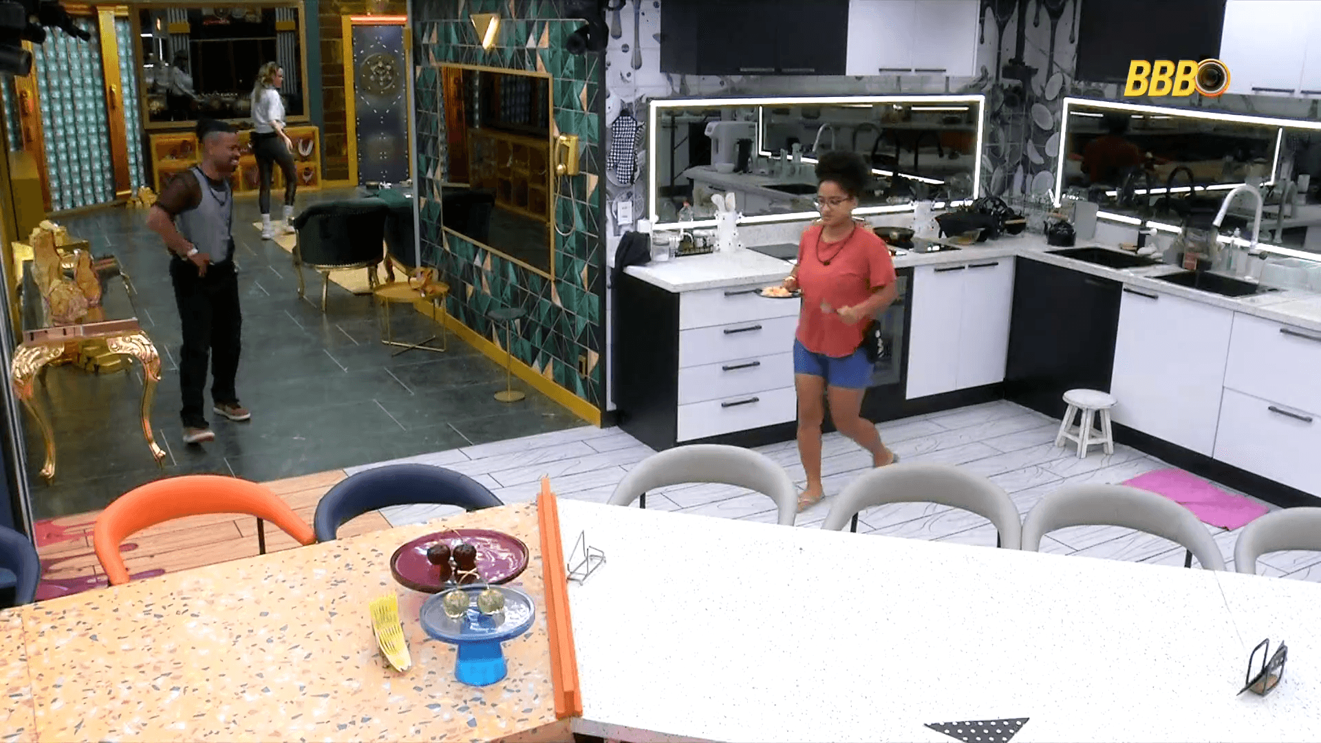 Milena atende o Big Fone Dourado e ganha o poder de indicar ao Paredão no BBB