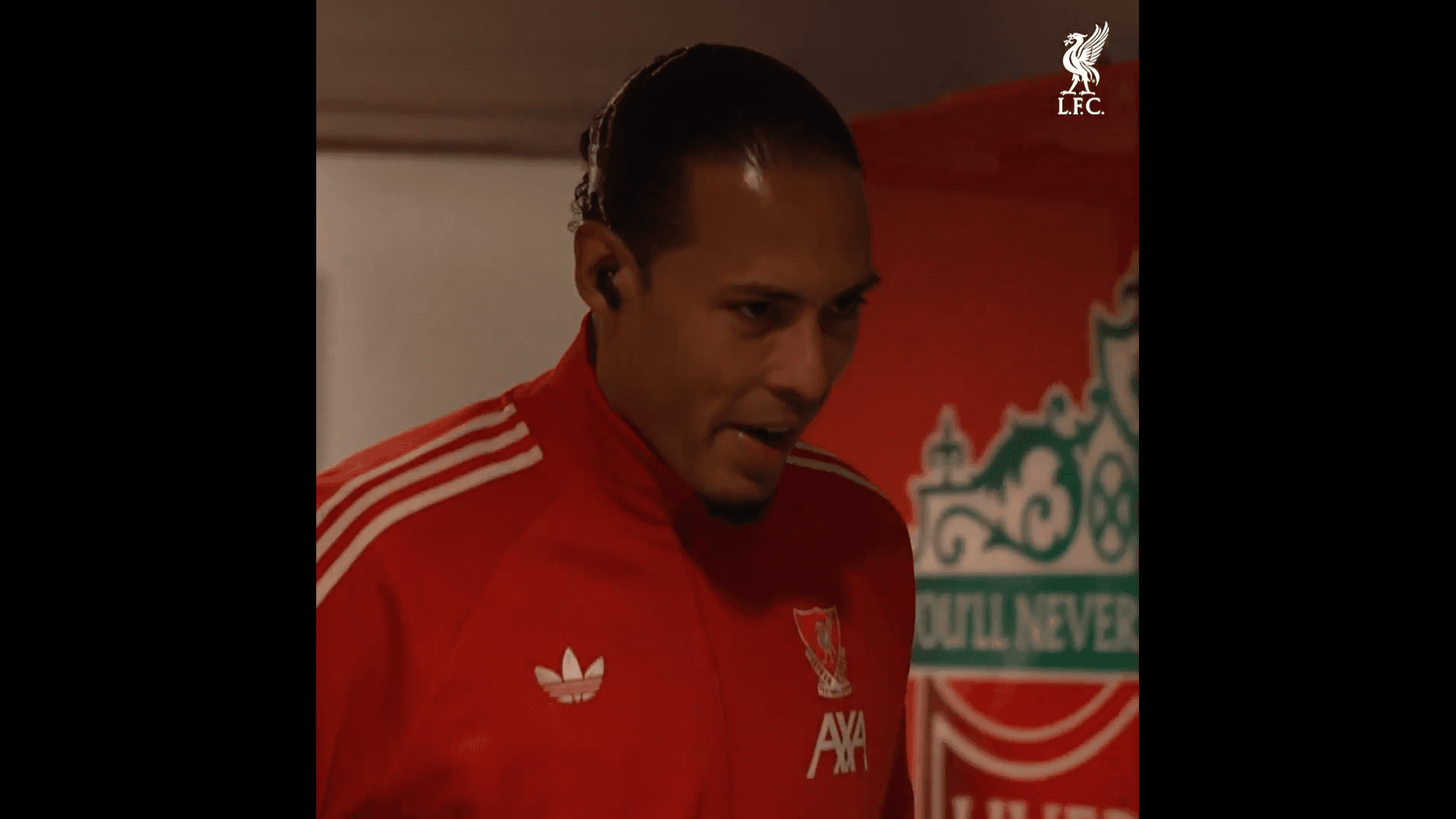 URGENTE: Mohamed Salah no banco! Arne Slot choca torcida em escalação contra o PSG