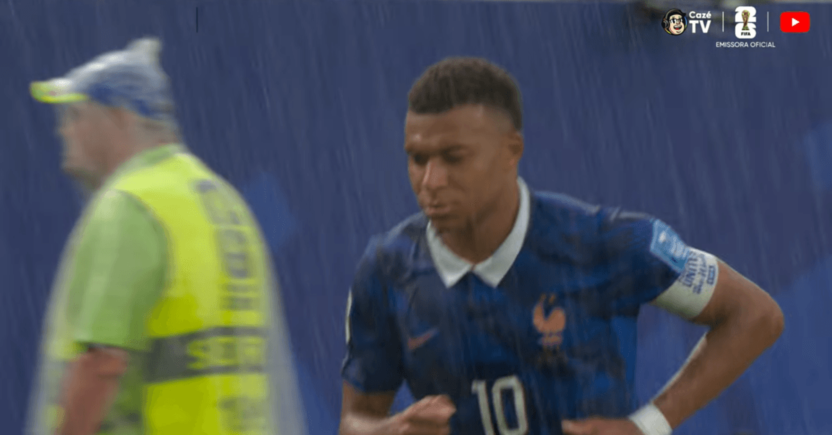 Chuva e raios paralisam partida entre França e Iraque após golaço de Mbappé