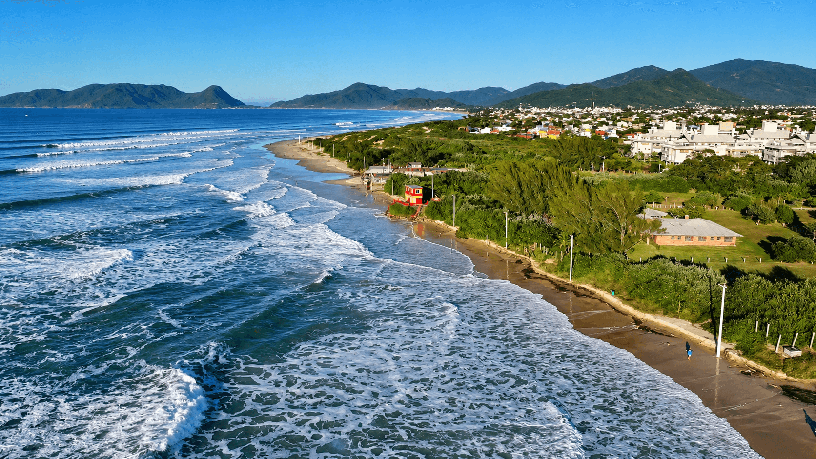 Alerta em Santa Catarina: Maré alta e ressaca ameaçam Florianópolis e Itajaí com alagamentos