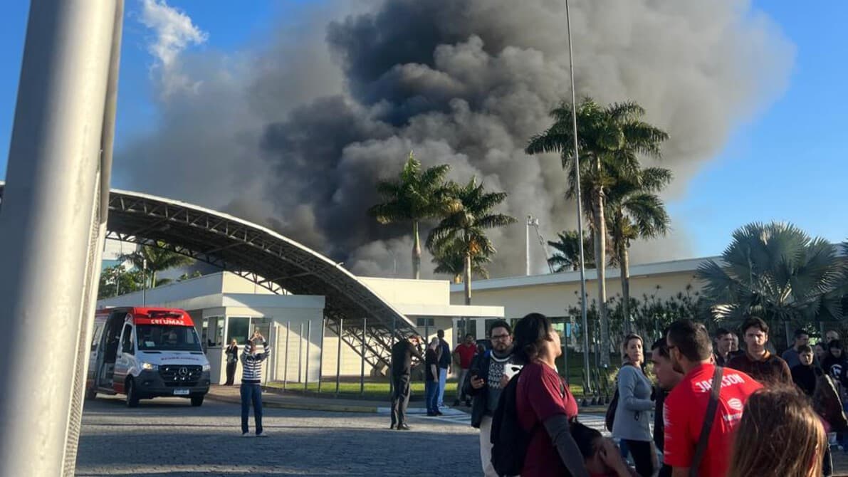 Incêndio atinge a AMC Têxtil em Itajaí, gigante da moda brasileira