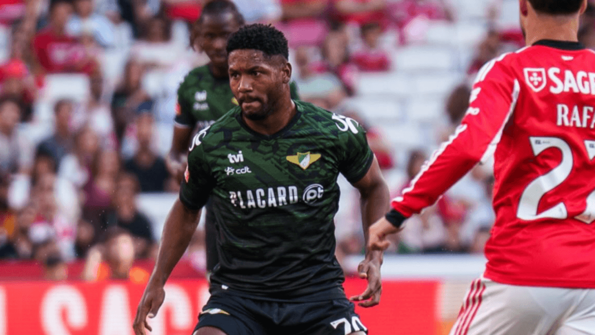 Vitória fecha contratação do lateral-direito Fabiano Souza