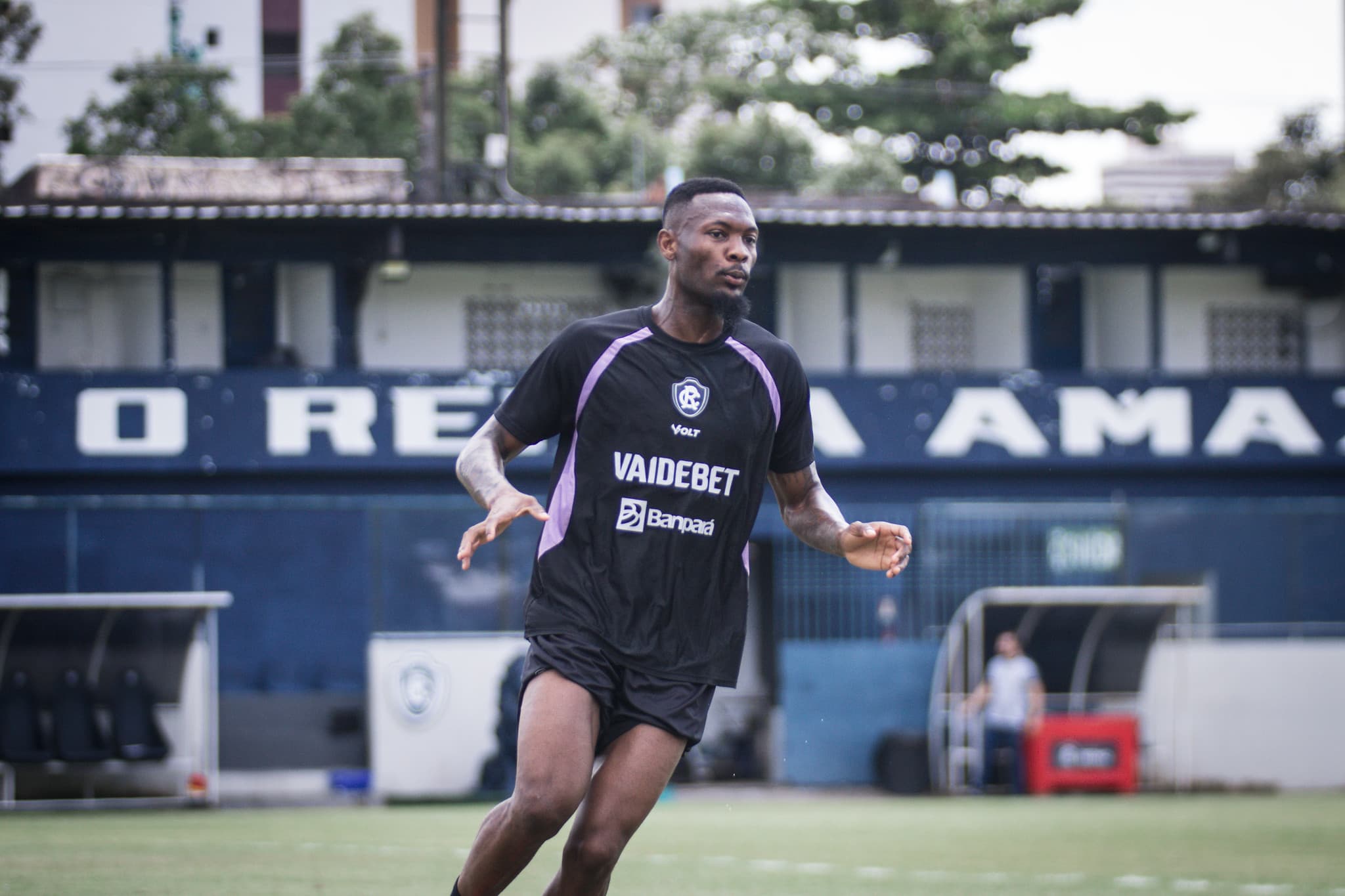 Tchamba é convocado por Camarões e encerra jejum de 51 anos do Remo em seleções