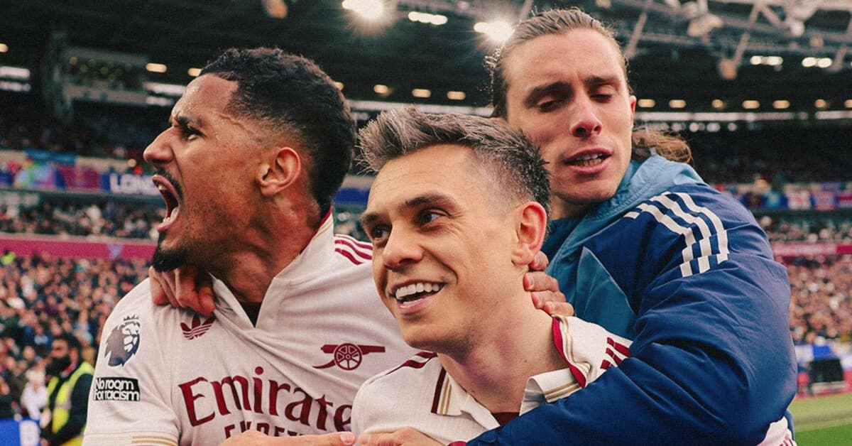 Arsenal vence West Ham com drama no fim e fica a duas vitórias de encerrar jejum de 22 anos na Premier League