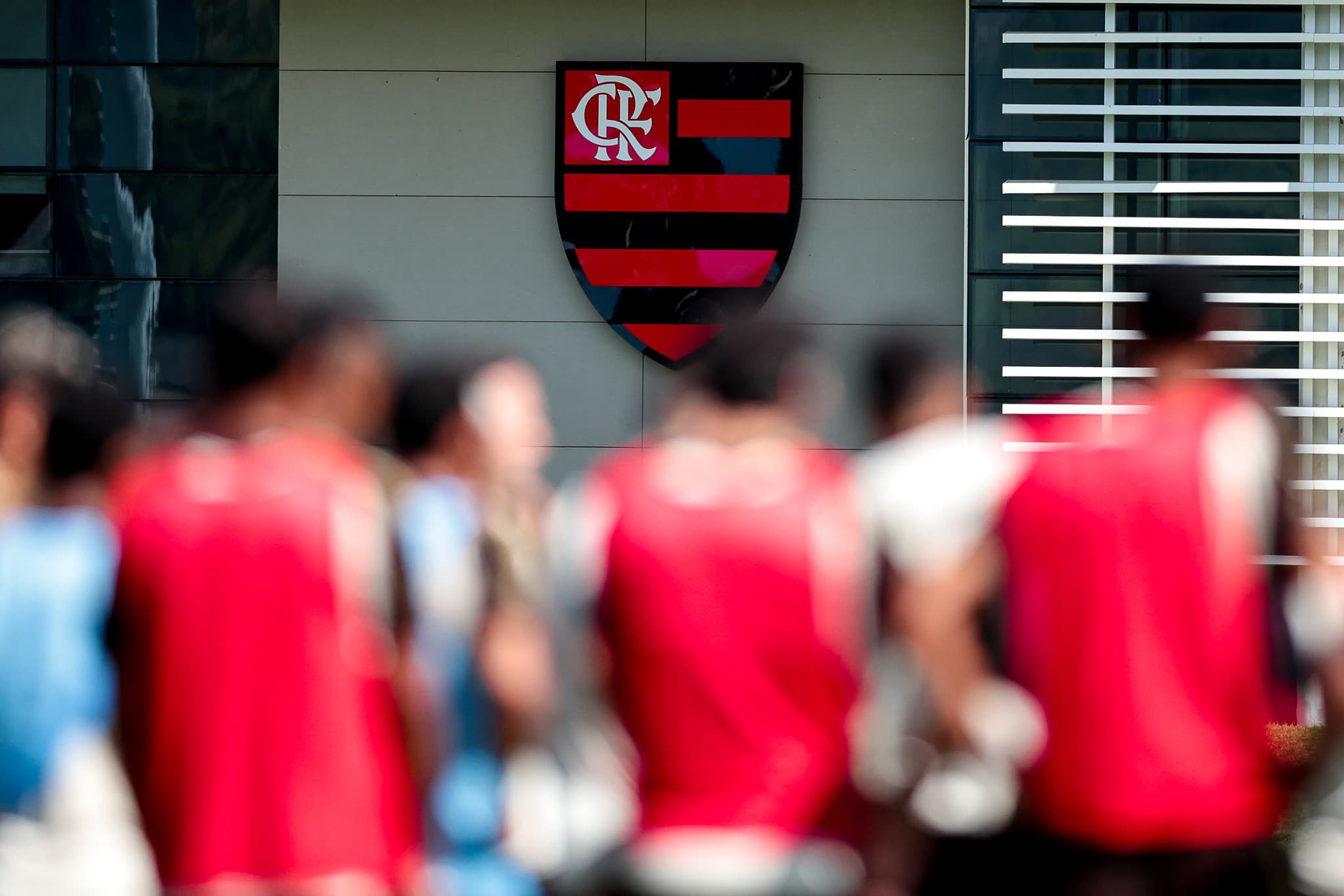 Flamengo visita a lanterna Chapecoense na Arena Condá buscando encostar na liderança do Brasileirão